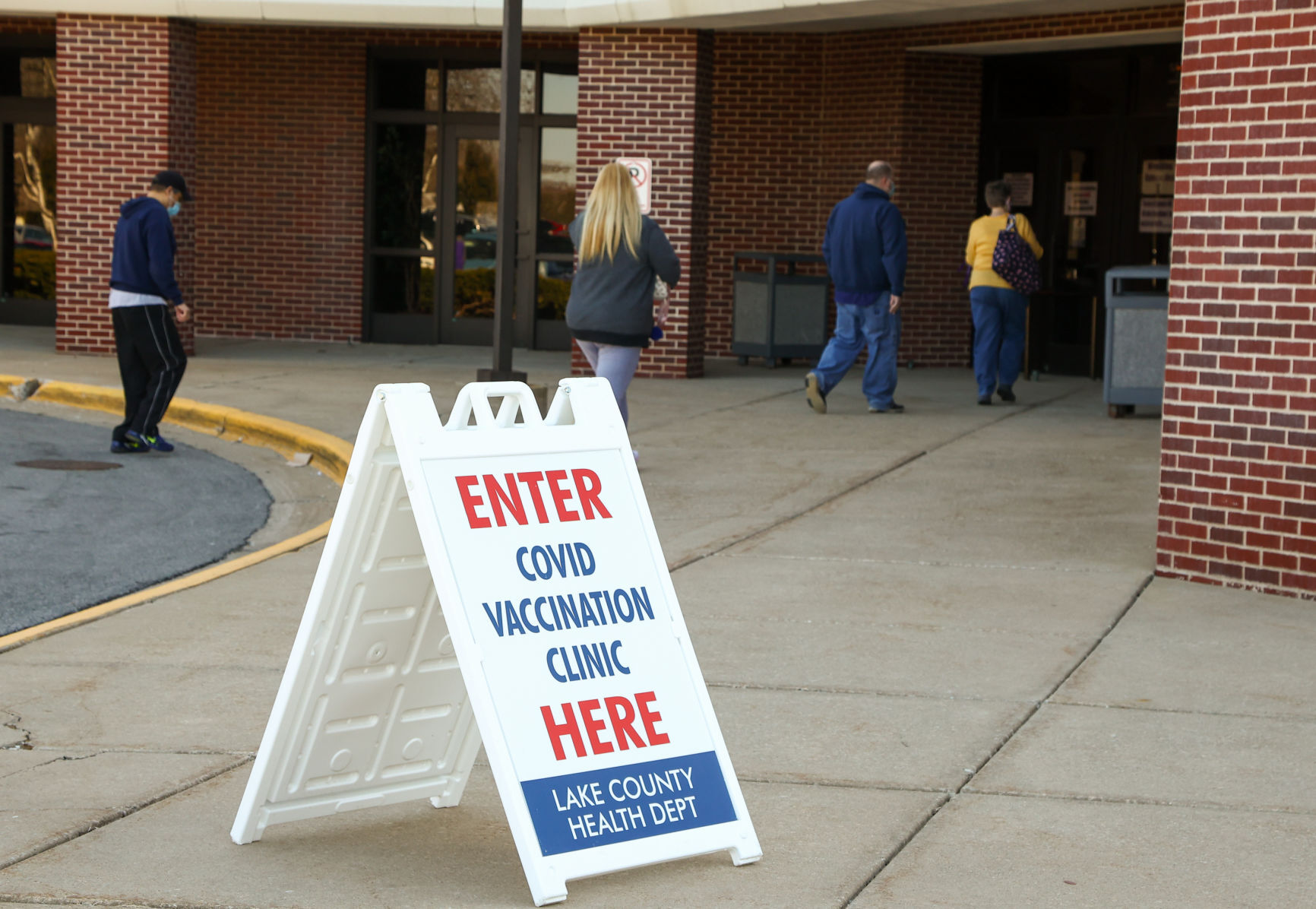 Mass vaccination clinic held at Merrillville High School